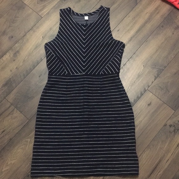 Old Navy Dresses & Skirts - Old Navy Sleeveless Ponte-Knit Sheath Dress